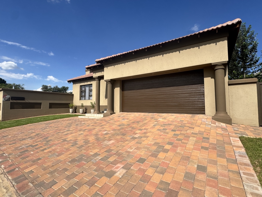 3 Bedroom Property for Sale in Wilkoppies North West